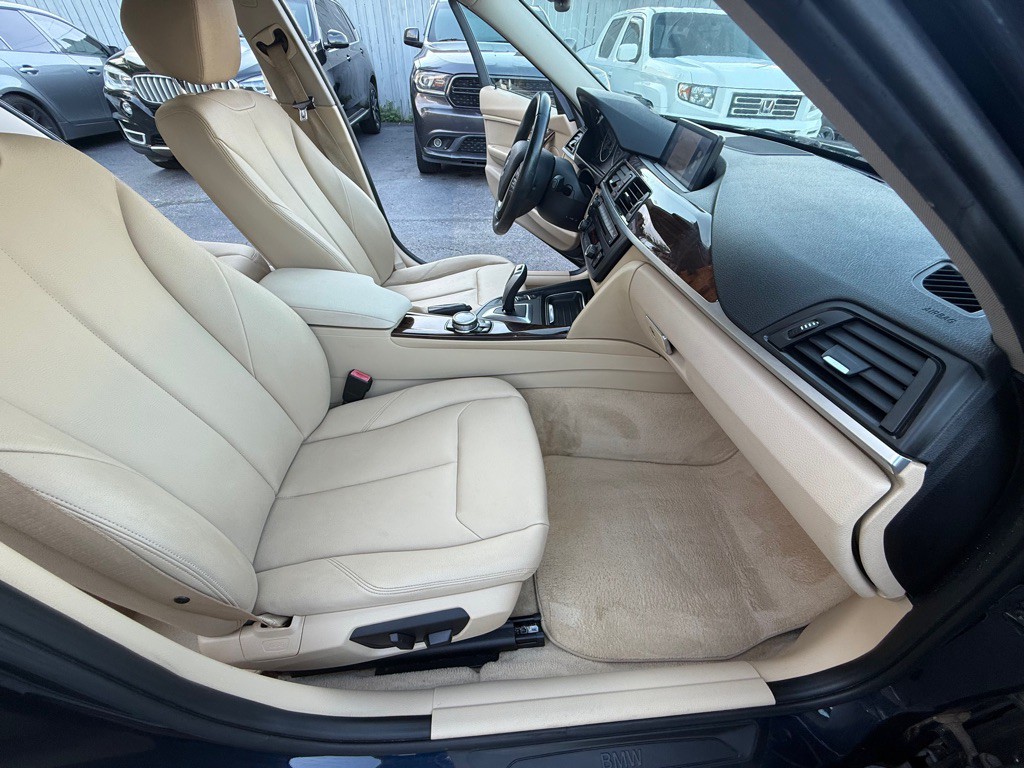 2014 BMW 3 Series Image 25