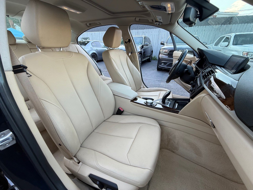 2014 BMW 3 Series Image 26