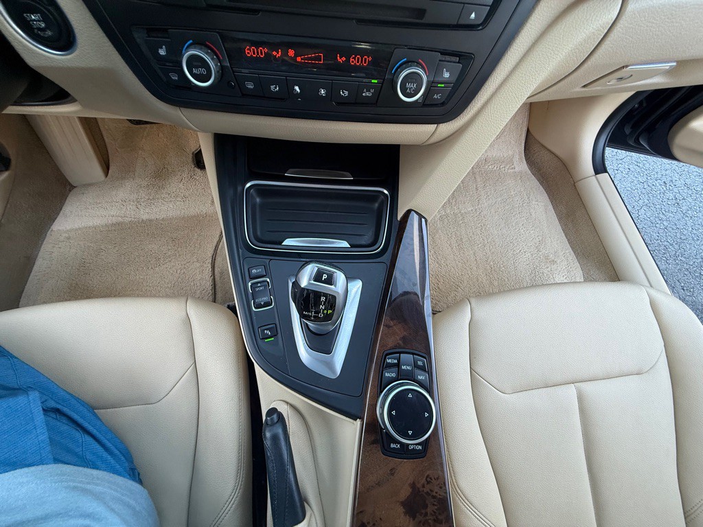 2014 BMW 3 Series Image 33
