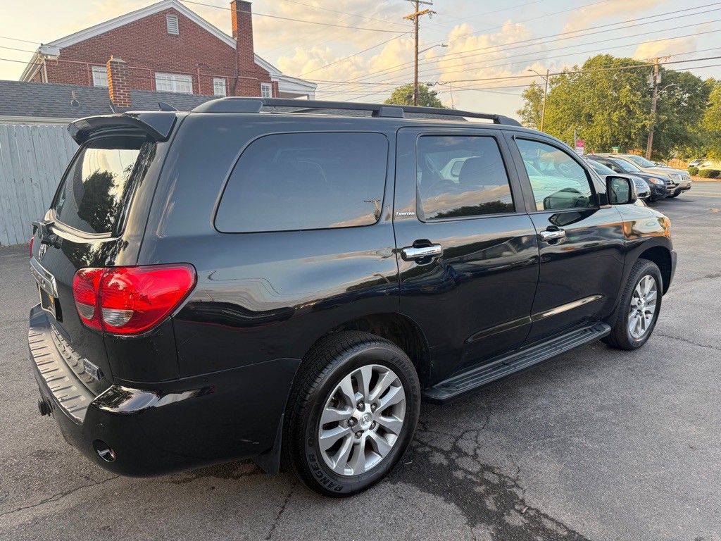 2013 Toyota Sequoia Image 8