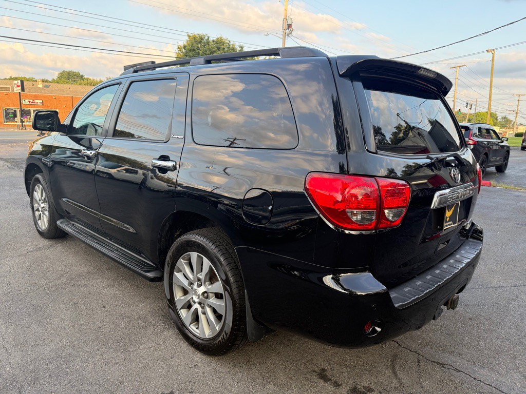 2013 Toyota Sequoia Image 10