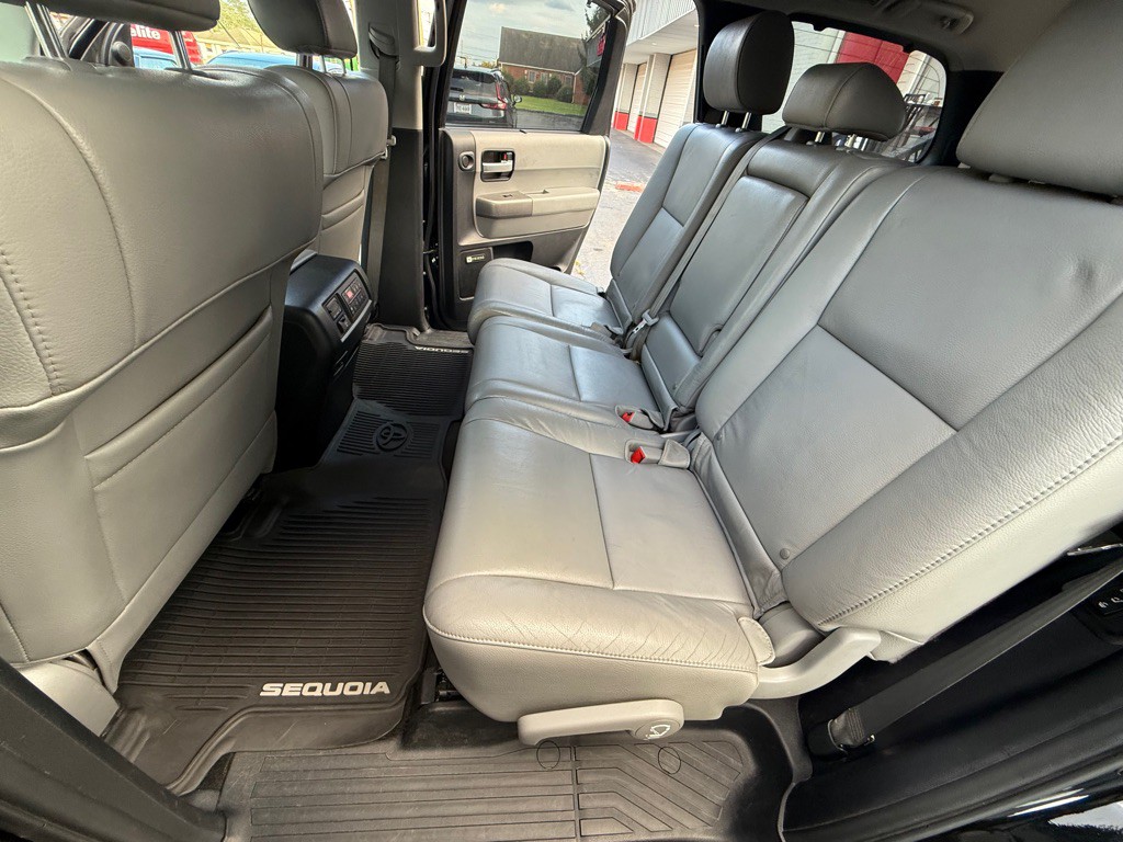 2013 Toyota Sequoia Image 19