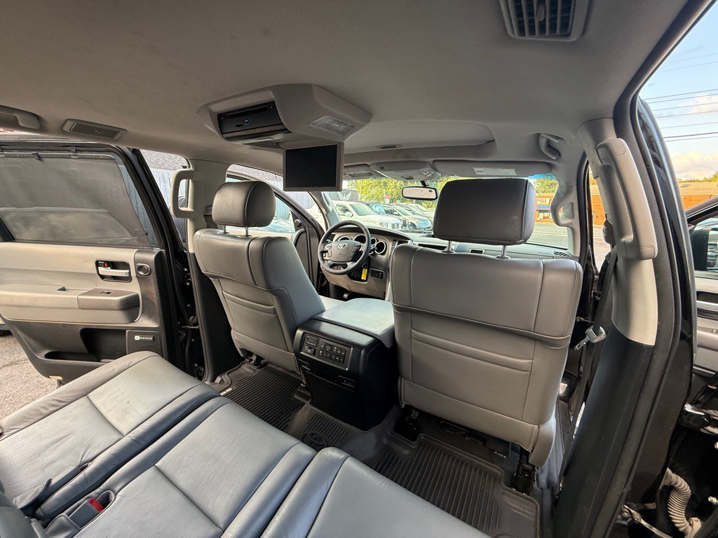 2013 Toyota Sequoia Image 23