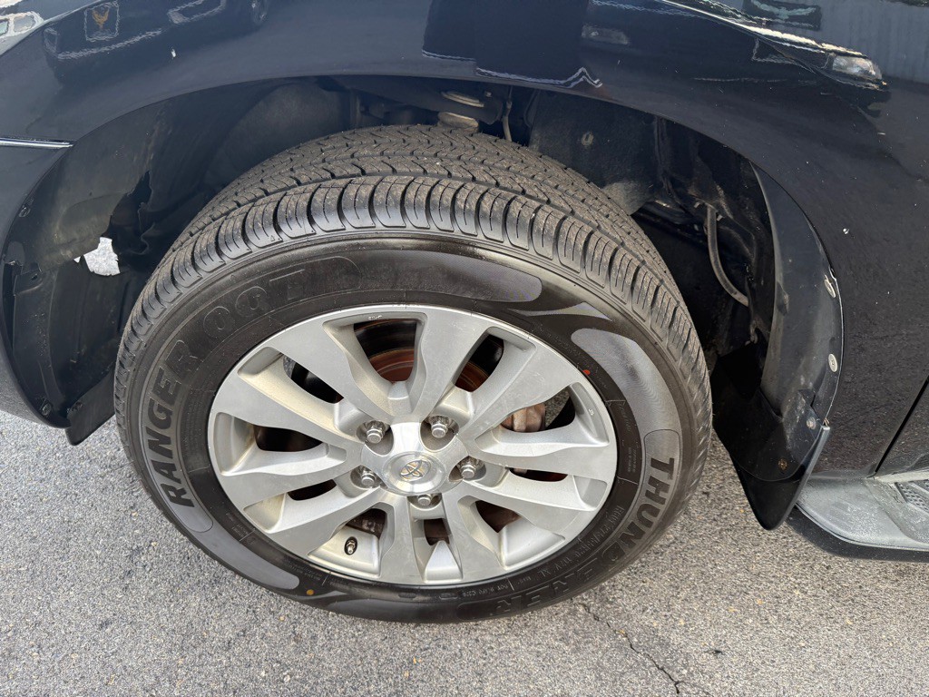 2013 Toyota Sequoia Image 26