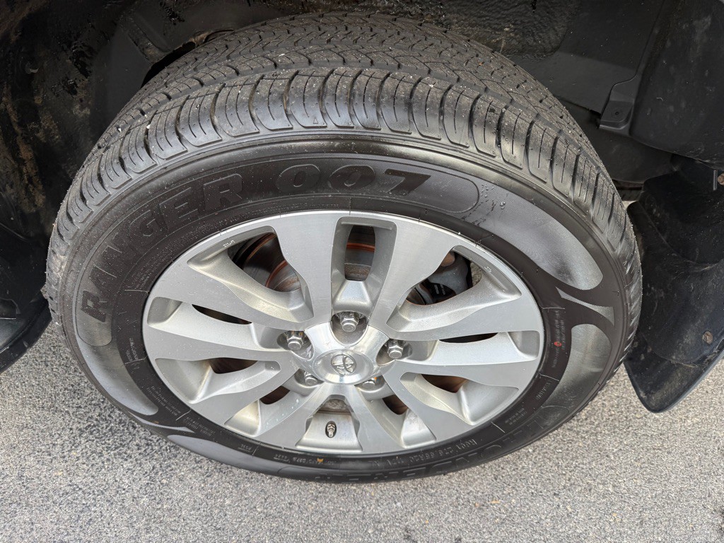 2013 Toyota Sequoia Image 27