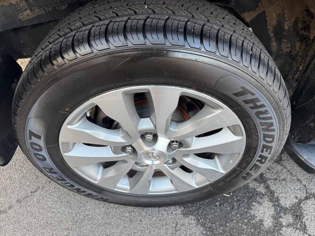2013 Toyota Sequoia Image 28