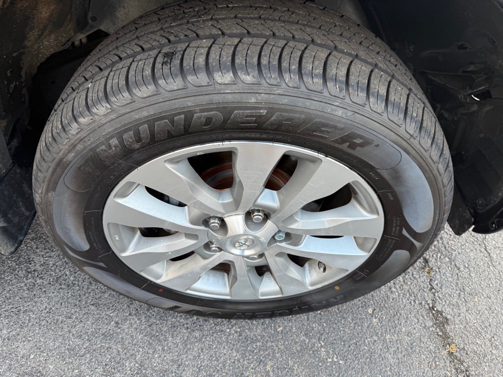 2013 Toyota Sequoia Image 29