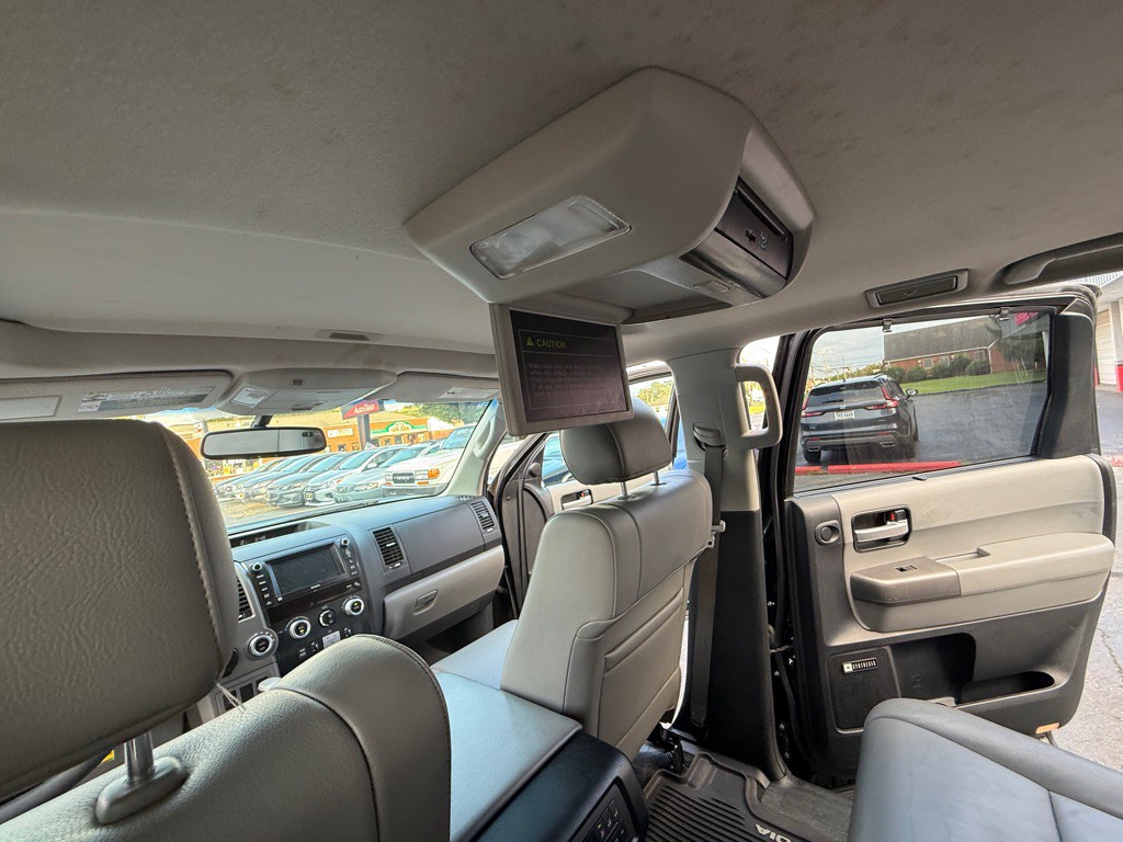 2013 Toyota Sequoia Image 33