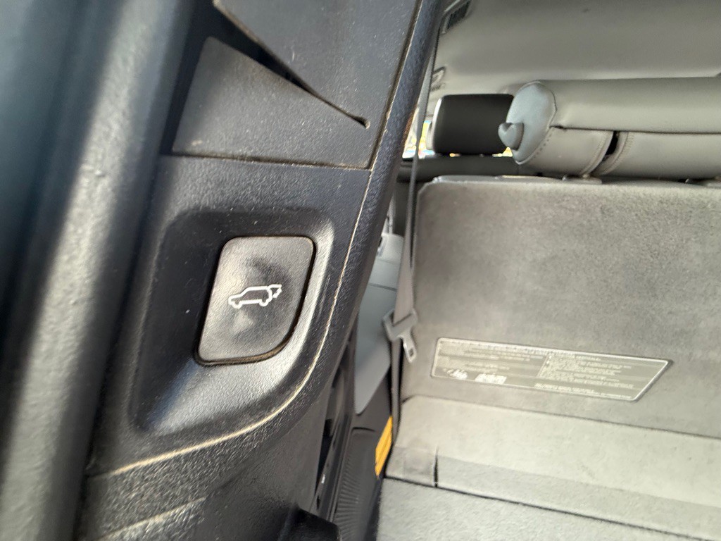 2013 Toyota Sequoia Image 37