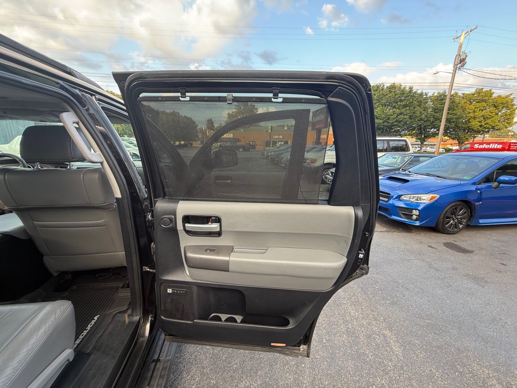 2013 Toyota Sequoia Image 38