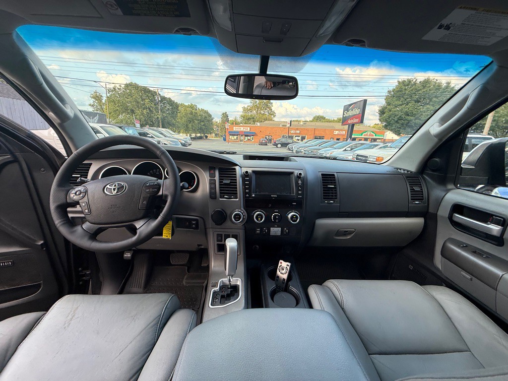 2013 Toyota Sequoia Image 40