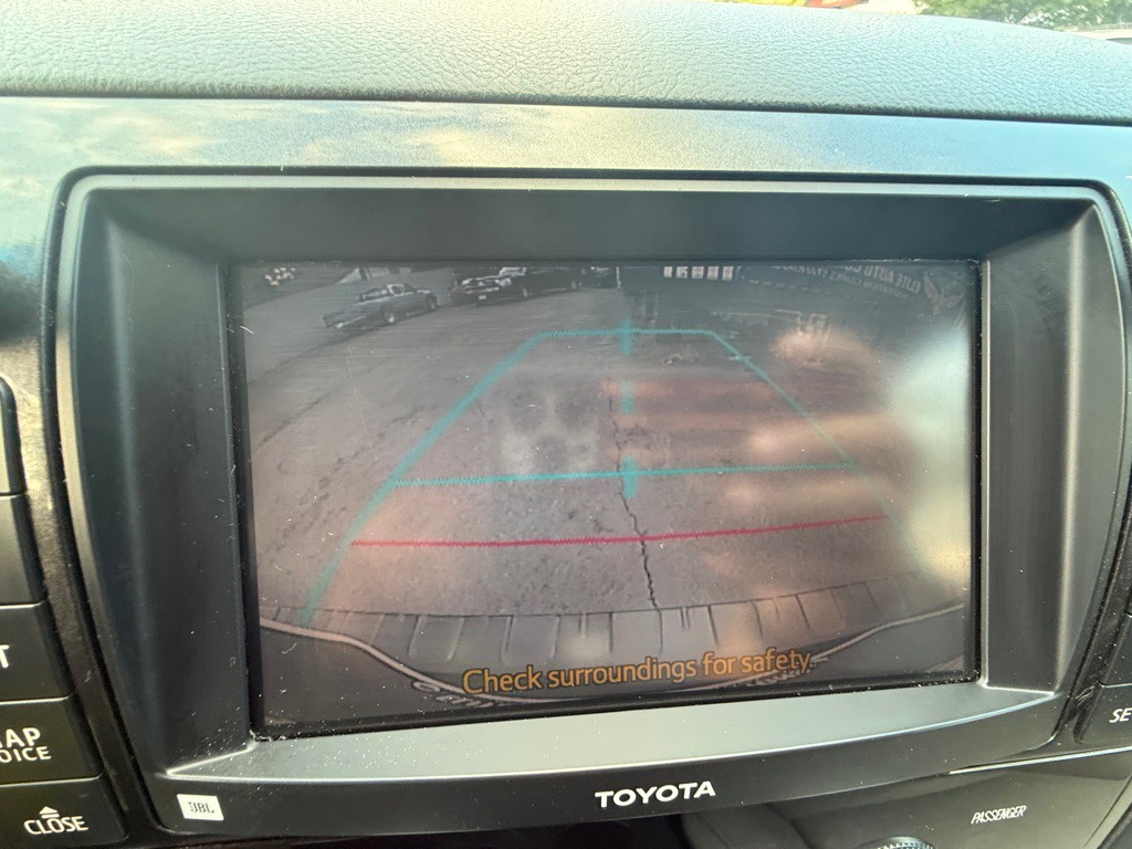 2013 Toyota Sequoia Image 44