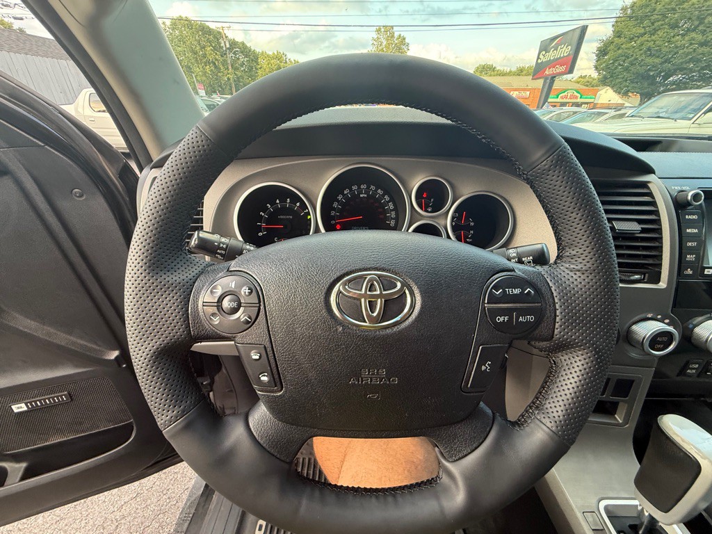 2013 Toyota Sequoia Image 46