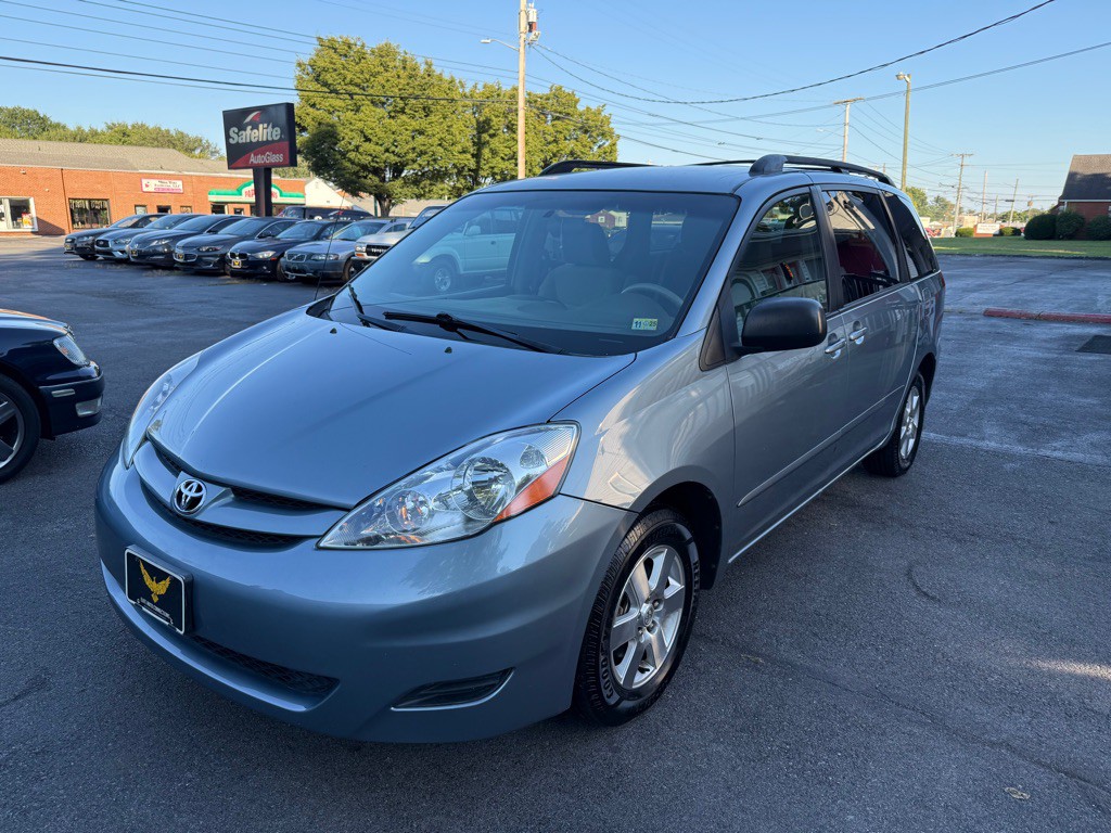 2010 Toyota Sienna Image 4