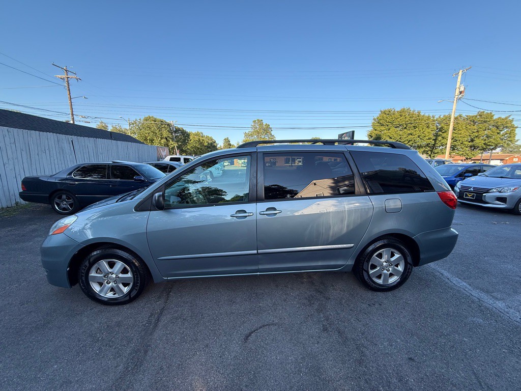 2010 Toyota Sienna Image 5