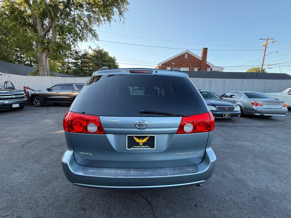 2010 Toyota Sienna Image 7