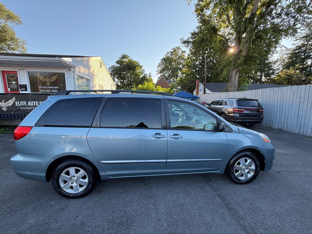 2010 Toyota Sienna Image 9