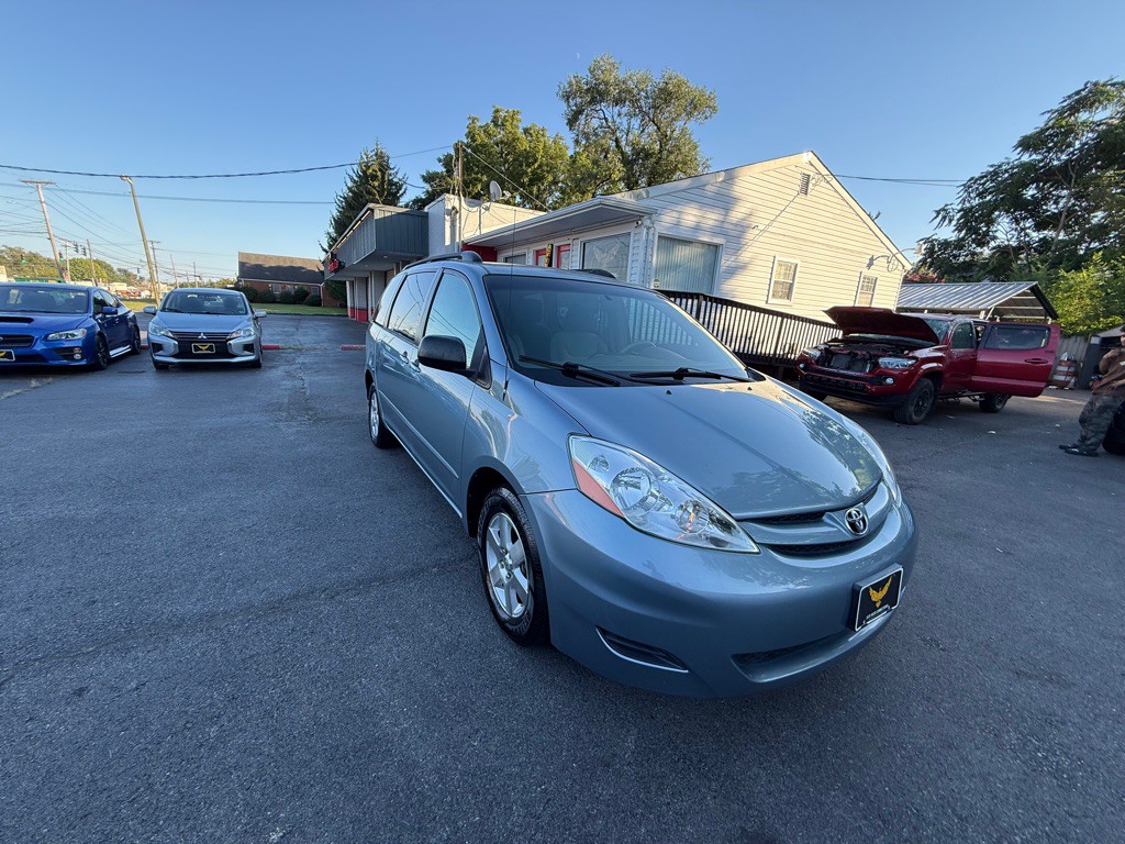 2010 Toyota Sienna Image 10