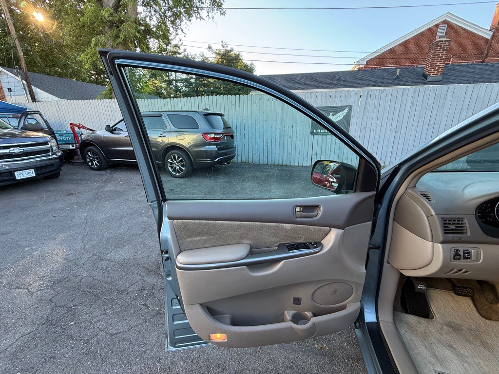 2010 Toyota Sienna Image 11