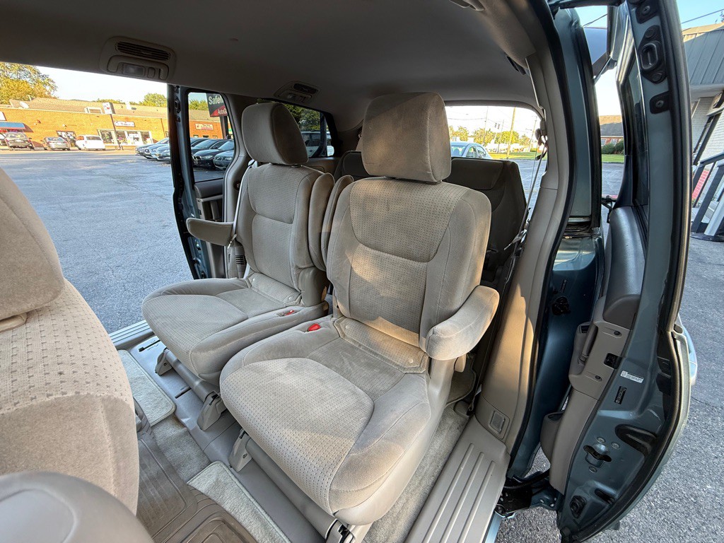 2010 Toyota Sienna Image 16