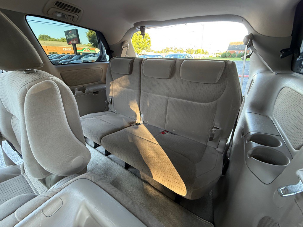 2010 Toyota Sienna Image 17