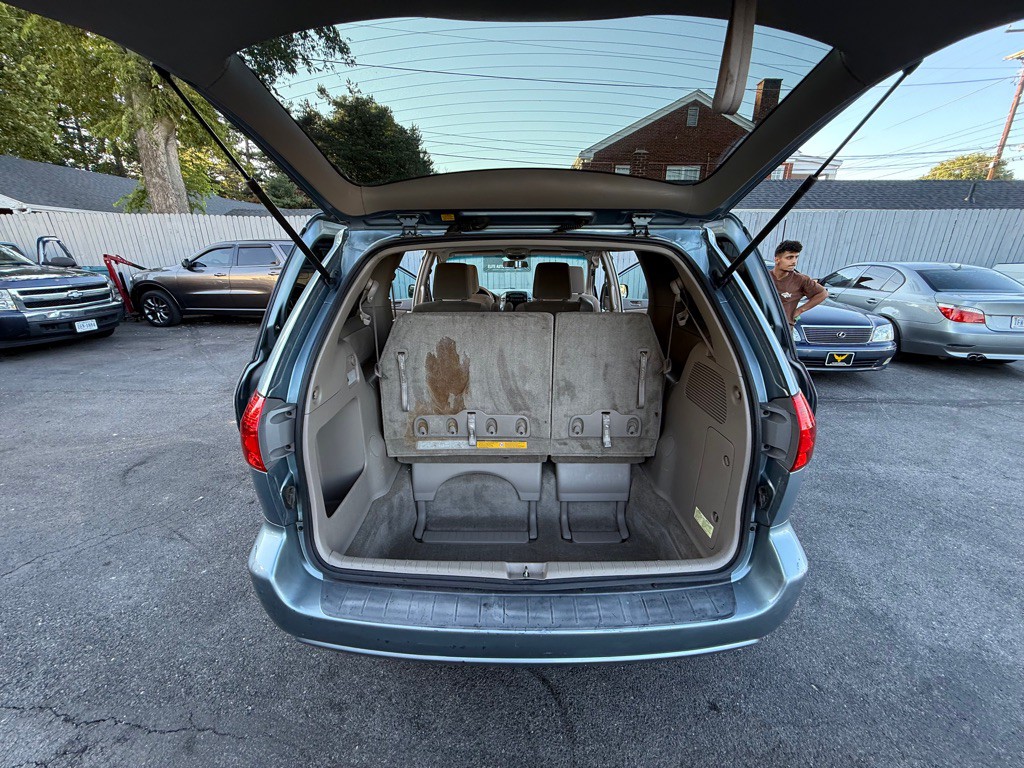 2010 Toyota Sienna Image 19