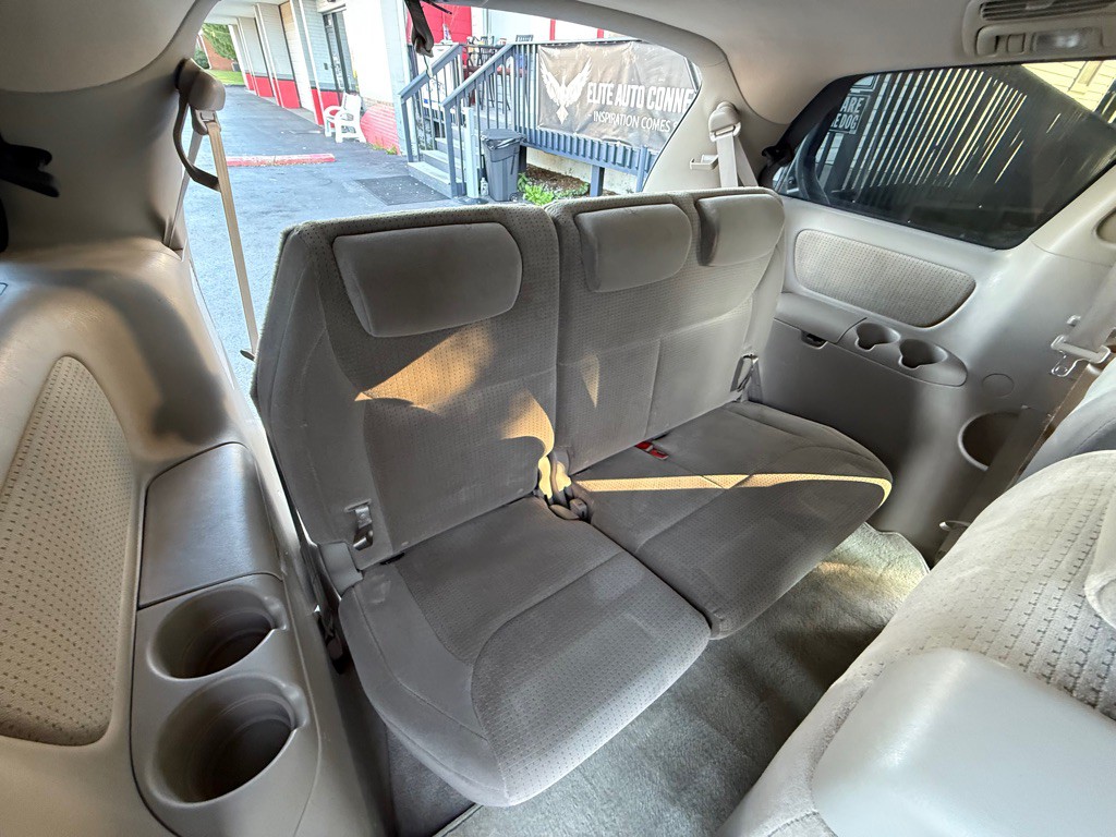 2010 Toyota Sienna Image 22