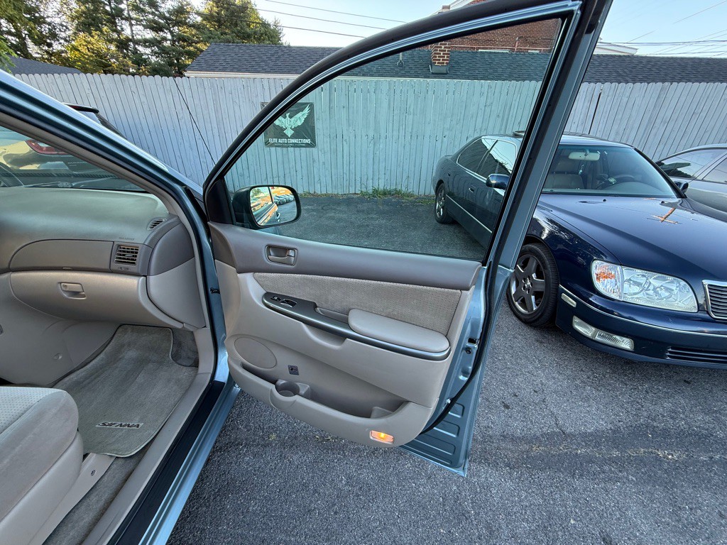 2010 Toyota Sienna Image 23