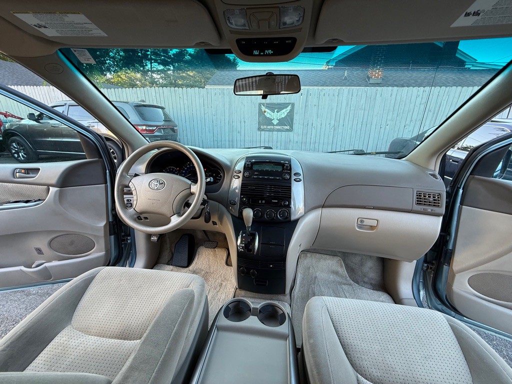 2010 Toyota Sienna Image 26