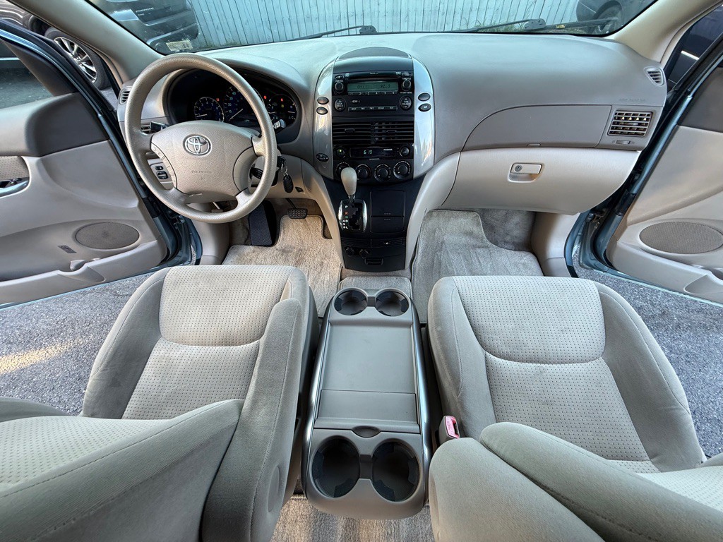 2010 Toyota Sienna Image 27