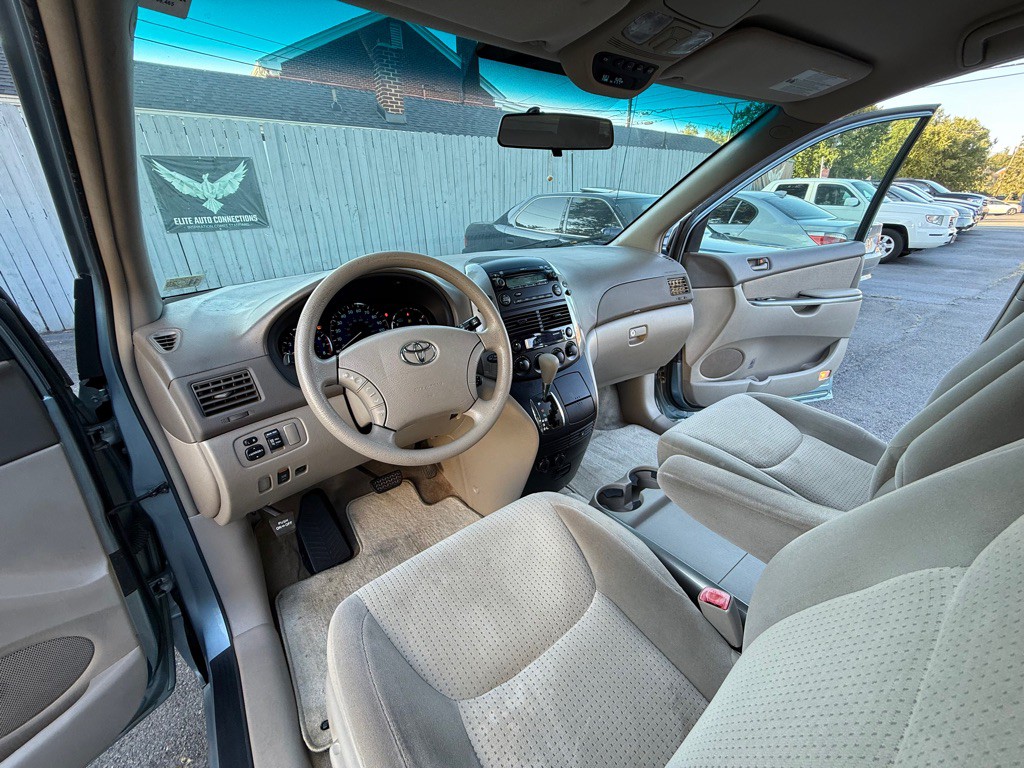2010 Toyota Sienna Image 33