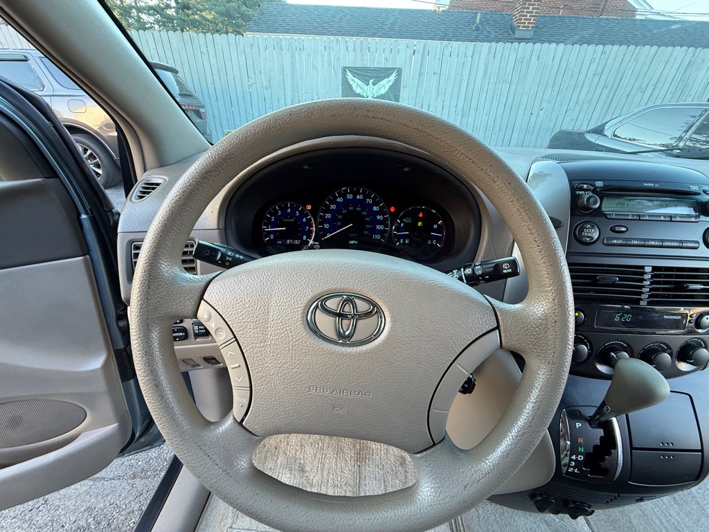 2010 Toyota Sienna Image 34