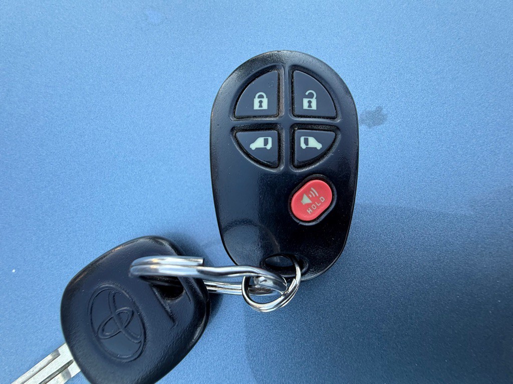 2010 Toyota Sienna Image 44