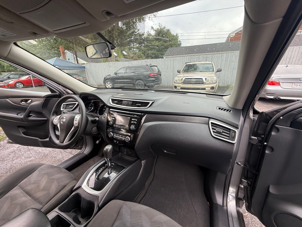 2016 Nissan Rogue Image 24