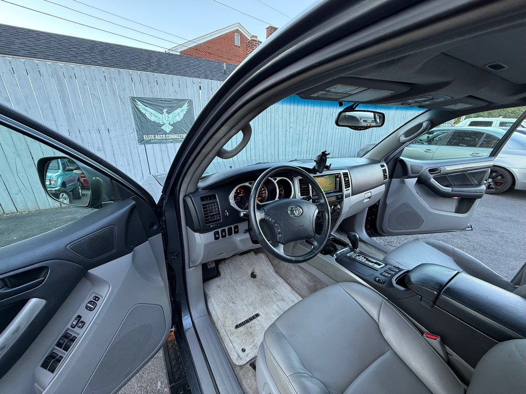 2005 Toyota 4Runner Image 16