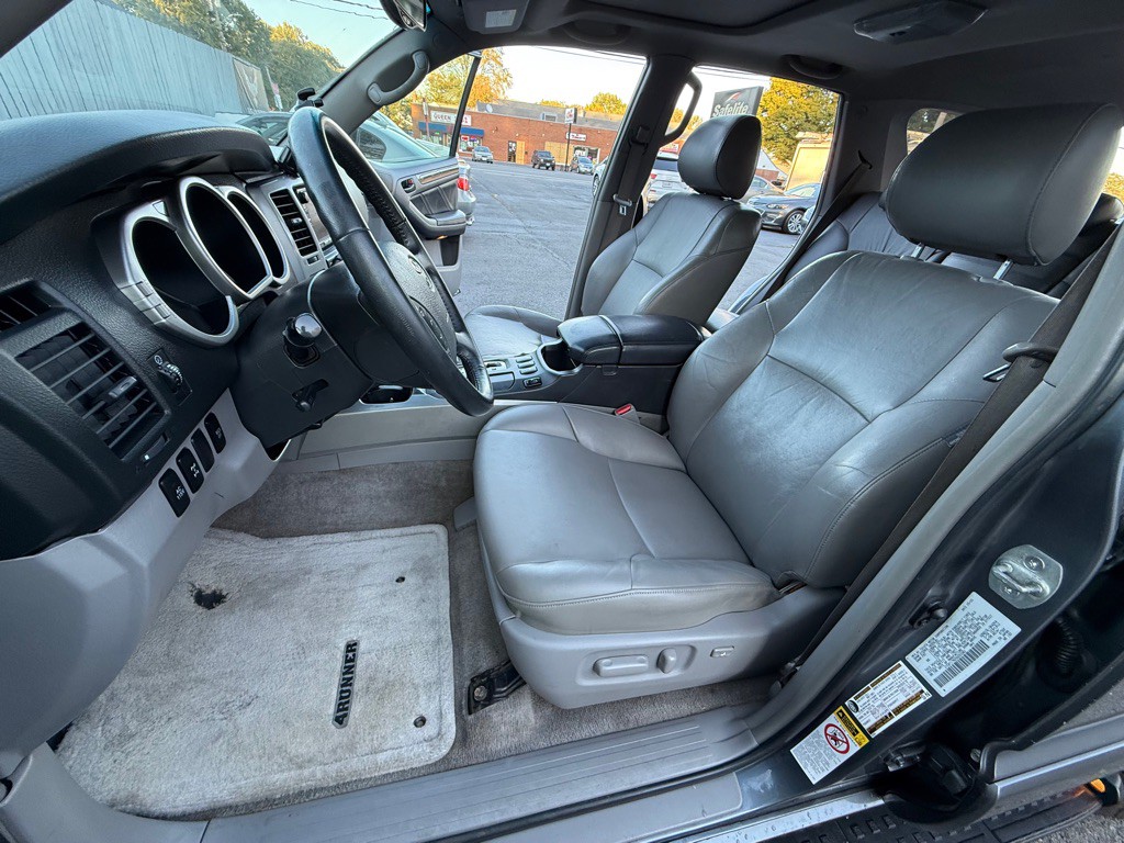 2005 Toyota 4Runner Image 18