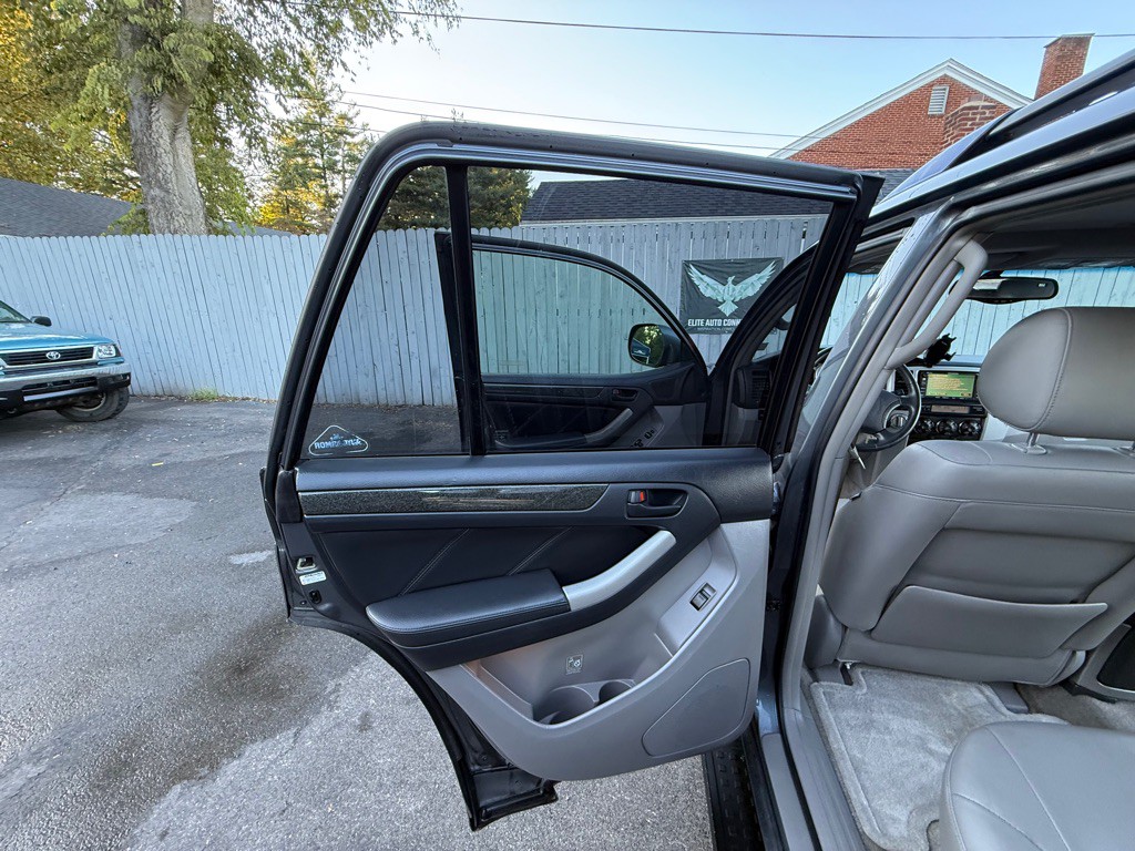 2005 Toyota 4Runner Image 21