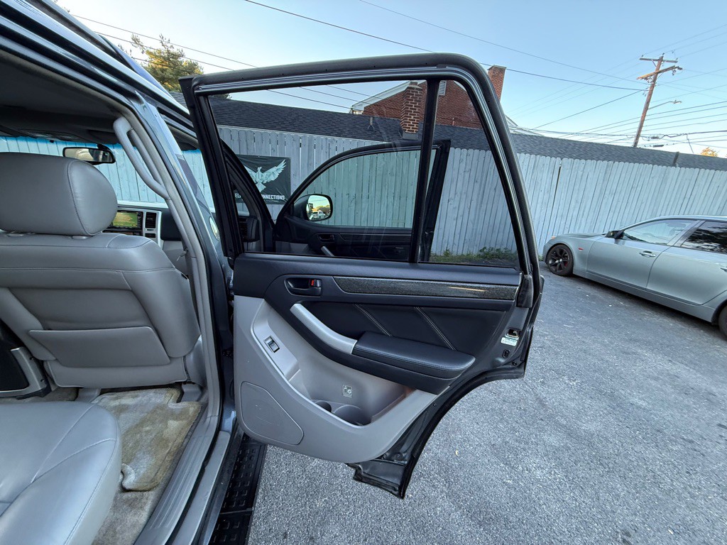 2005 Toyota 4Runner Image 25