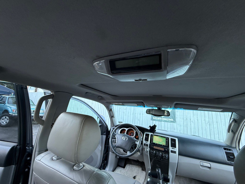 2005 Toyota 4Runner Image 28