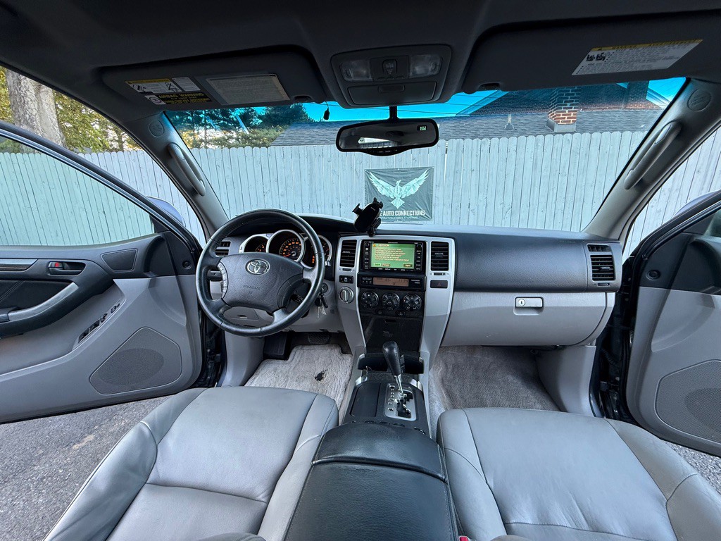 2005 Toyota 4Runner Image 29