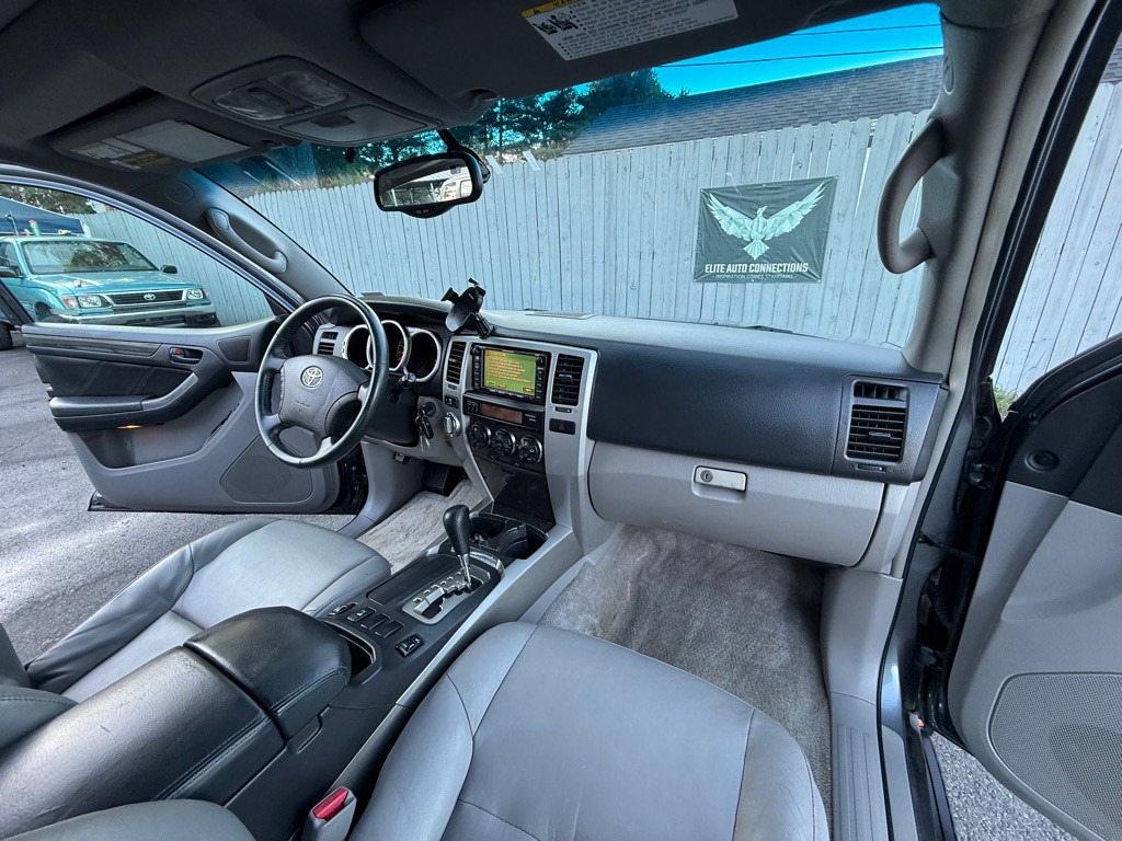 2005 Toyota 4Runner Image 31