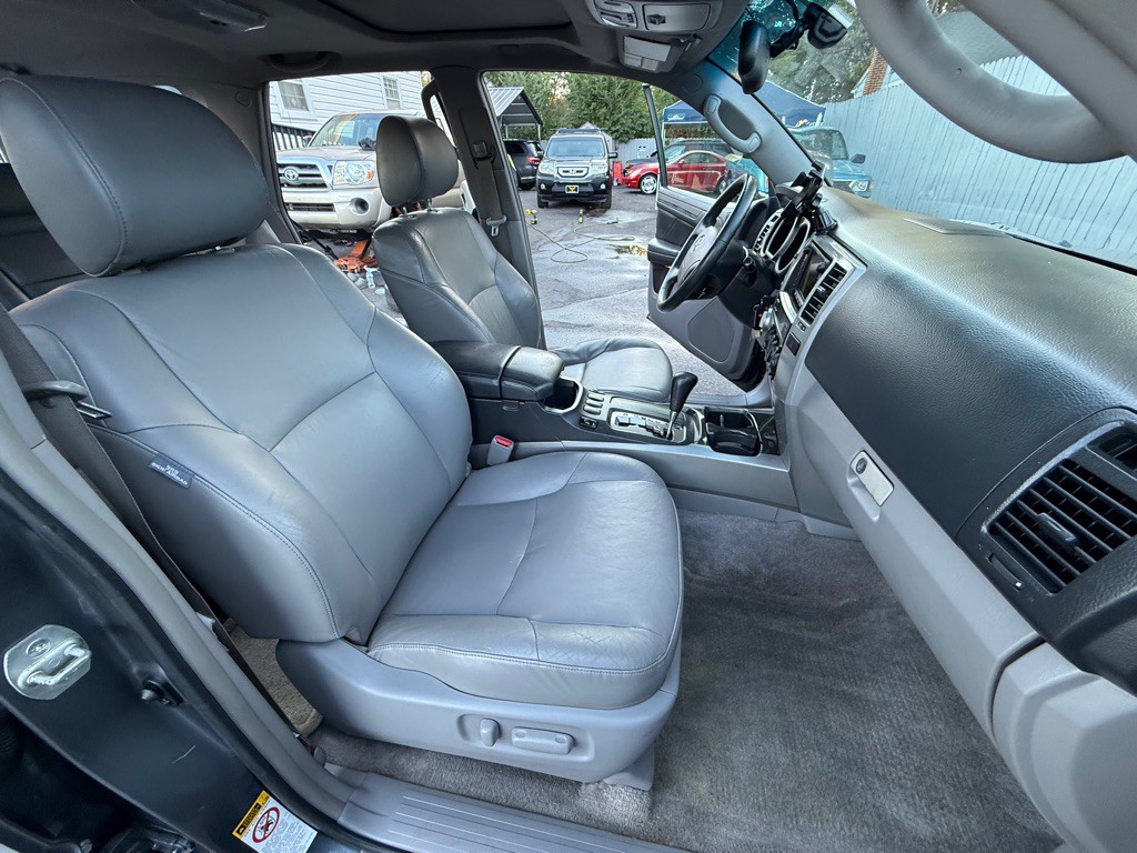 2005 Toyota 4Runner Image 32