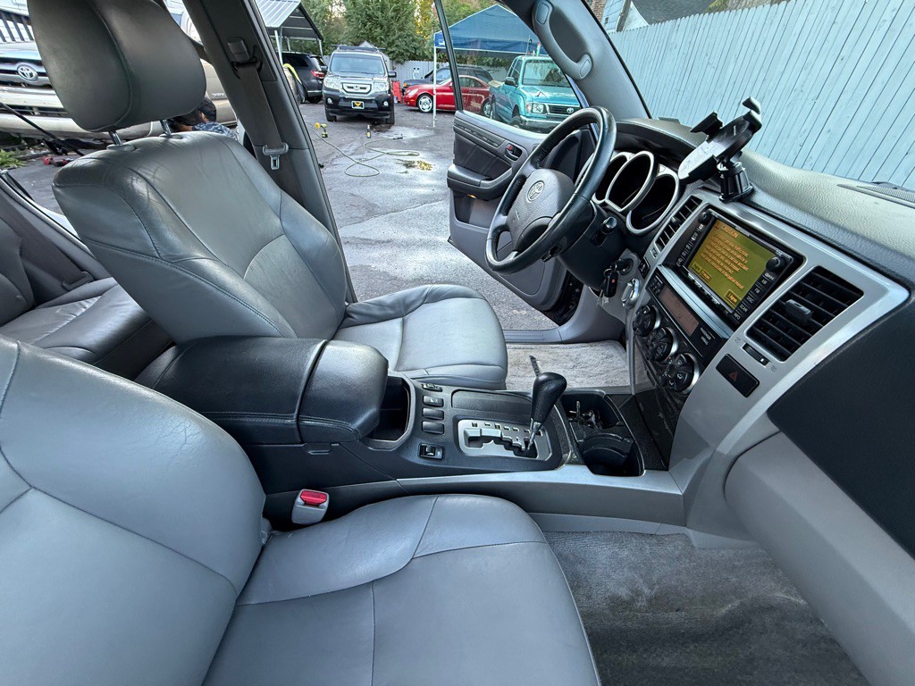 2005 Toyota 4Runner Image 33