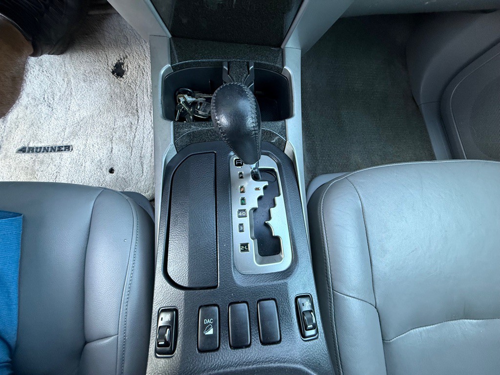 2005 Toyota 4Runner Image 39