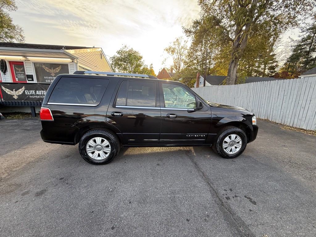 2007 Lincoln Navigator Image 9