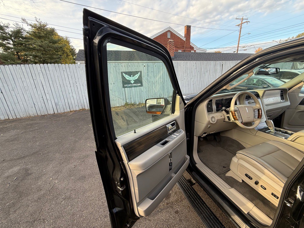 2007 Lincoln Navigator Image 10