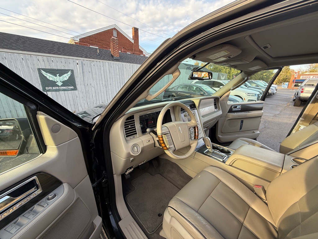 2007 Lincoln Navigator Image 11