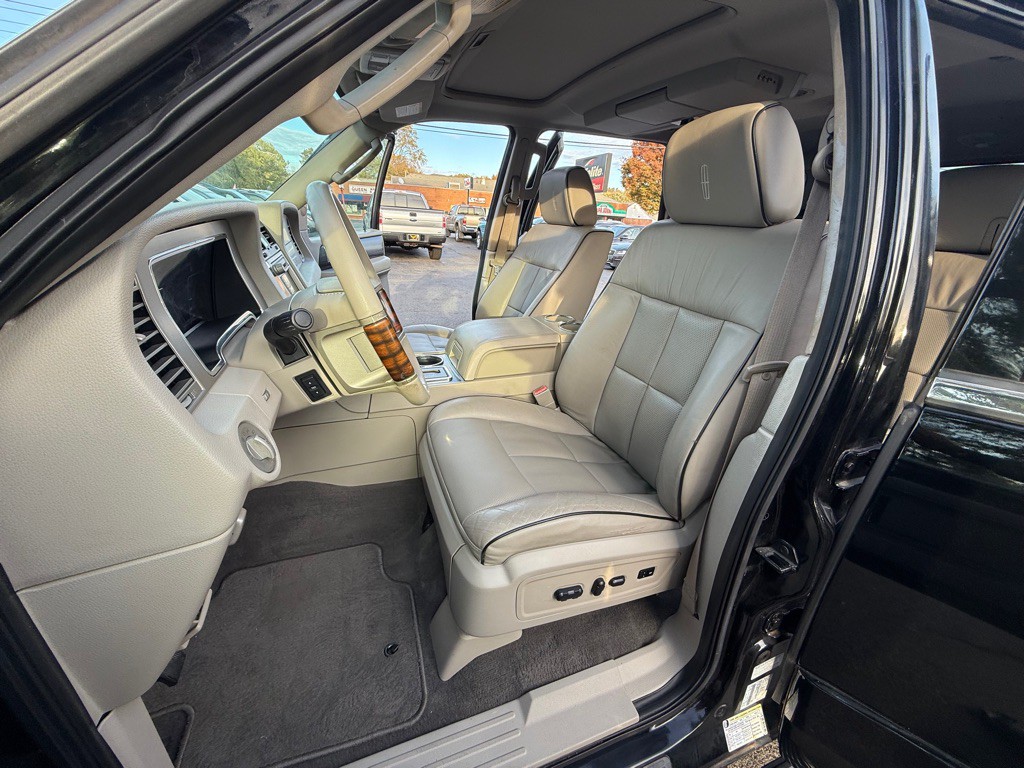 2007 Lincoln Navigator Image 13