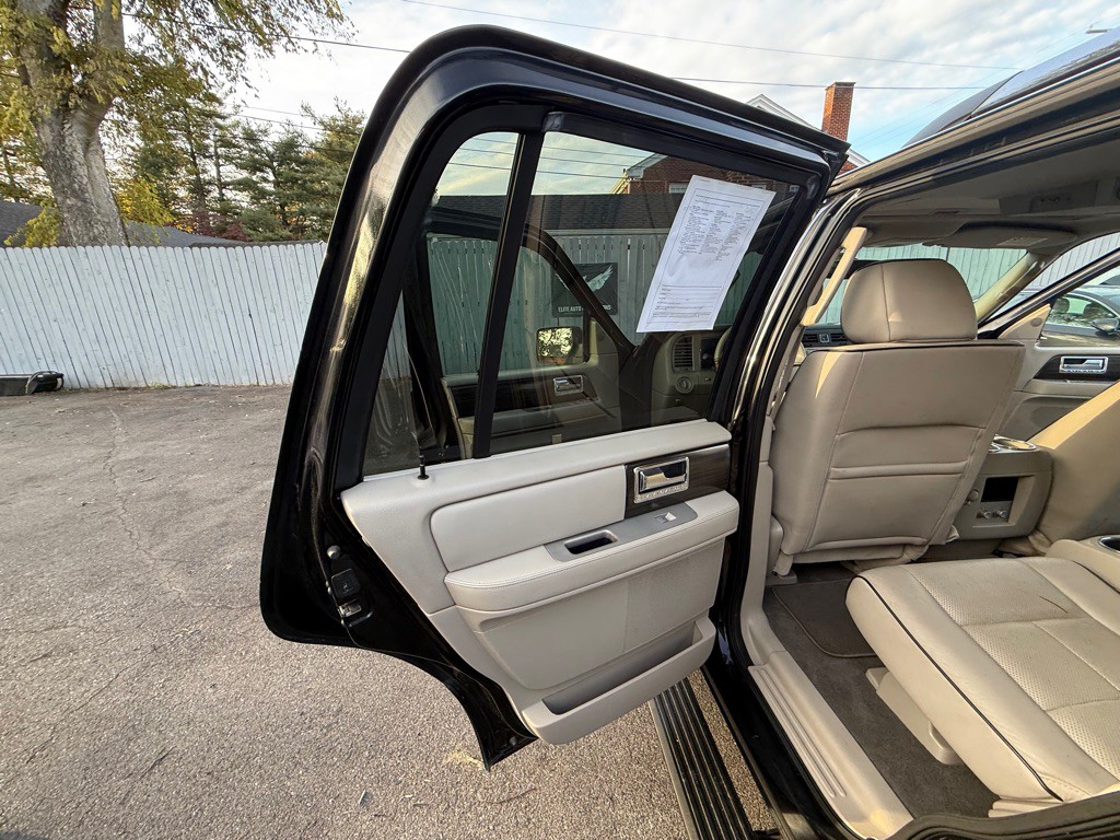 2007 Lincoln Navigator Image 15
