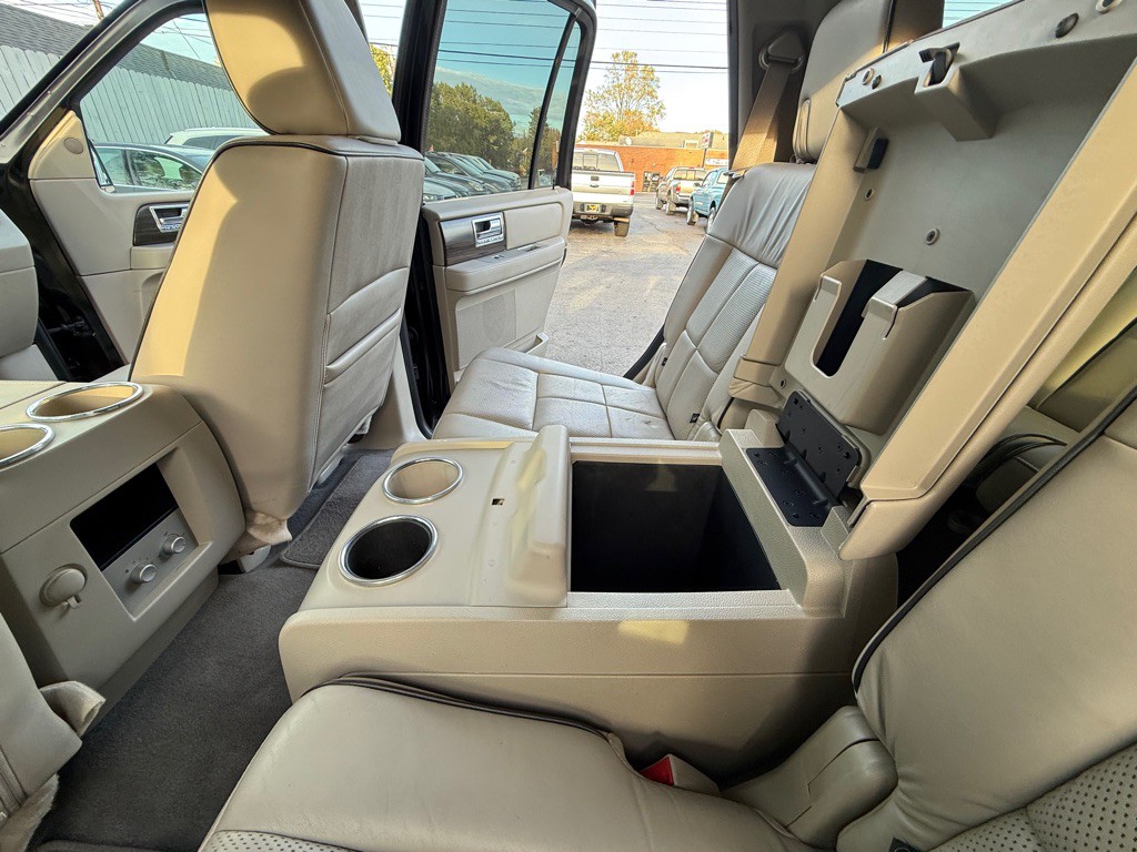2007 Lincoln Navigator Image 19